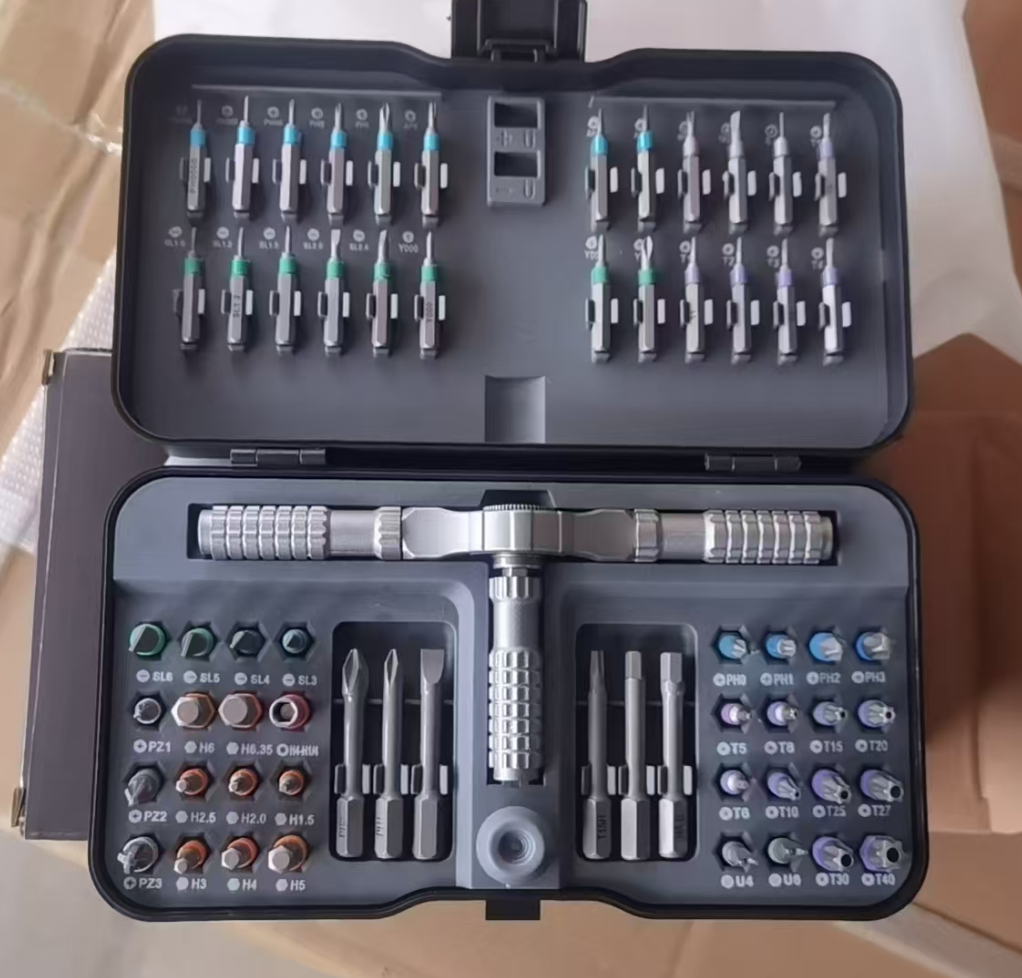 🔩 50% di sconto 🛠️ Set di cacciaviti 24-in-1 – Magnetico, compatto e portatile, ideale per riparazioni e fai-da-te 🔧📦