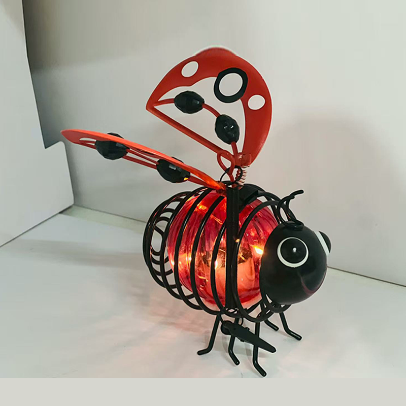 🐝 Enfeite Solar de Jardim em Metal – Decoração Criativa com Luz Quente e Design Encantador para Área Externa
