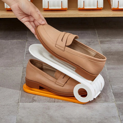 Porta scarpe doppio ripiano 🥿📦💧, realizzato in PP, riduce del 50% lo spazio occupato dalle calzature, altezza regolabile e superficie antiscivolo per organizzare facilmente la tua scarpiera.