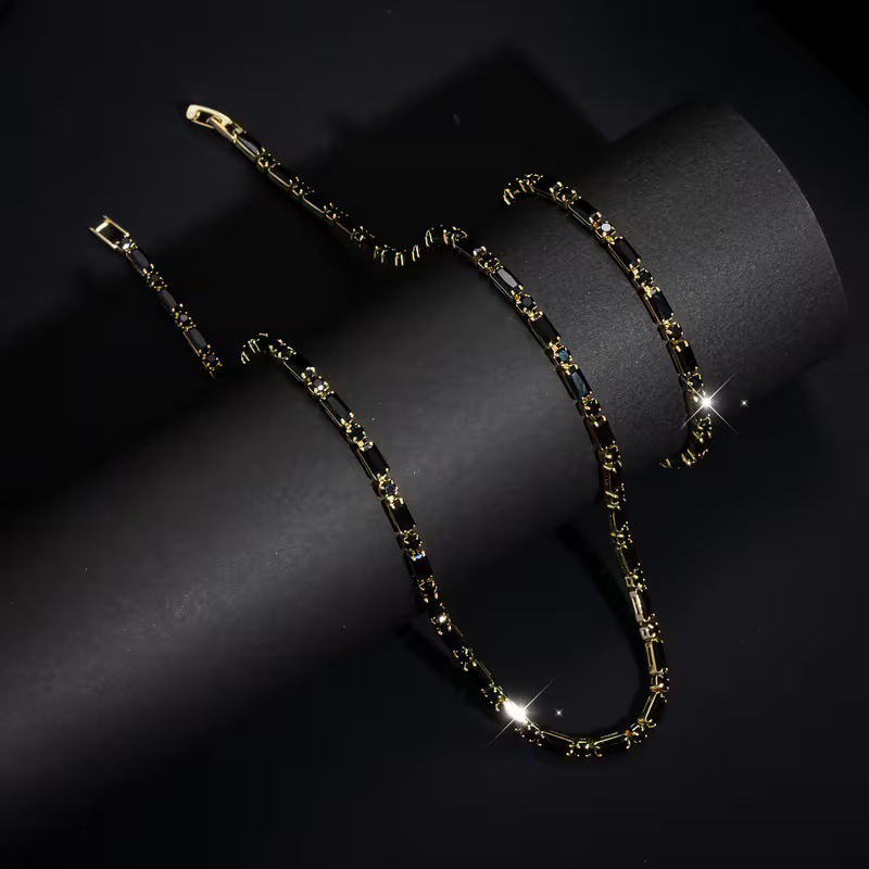 Set Collana e Bracciale da Uomo in zirconia cubica 💎👔💖 Design pulito con zirconia cubica, struttura leggera e catena regolabile, completa qualsiasi outfit e dona un aspetto curato per lavoro, uscite e momenti quotidiani.