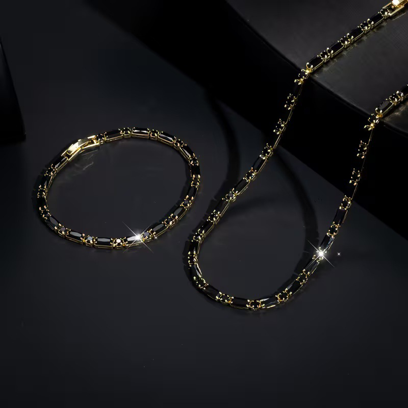 Set Collana e Bracciale da Uomo in zirconia cubica 💎👔💖 Design pulito con zirconia cubica, struttura leggera e catena regolabile, completa qualsiasi outfit e dona un aspetto curato per lavoro, uscite e momenti quotidiani.