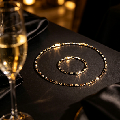 Set Collana e Bracciale da Uomo in zirconia cubica 💎👔💖 Design pulito con zirconia cubica, struttura leggera e catena regolabile, completa qualsiasi outfit e dona un aspetto curato per lavoro, uscite e momenti quotidiani.