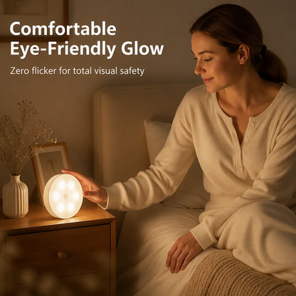 Luce Notturna a Sensore di Movimento 🌙🔋🏡 Luce morbida ricaricabile senza fili con sensore di movimento, si accende automaticamente nel buio e illumina il percorso notturno senza abbagliare gli occhi e disturbare il riposo.