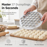 🥟 Stampo multicavità da 24,6 cm per ravioli, pratico per preparazioni familiari 👨‍👩‍👧‍👦Uso domestico｜🔢37 porzioni per volta｜🛠️Materiale resistente. 👨‍👩‍👧‍👦Soddisfa il fabbisogno di ravioli per pranzi e cene di famiglia.