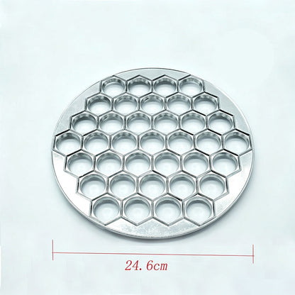 🥟 Stampo multicavità da 24,6 cm per ravioli, pratico per preparazioni familiari 👨‍👩‍👧‍👦Uso domestico｜🔢37 porzioni per volta｜🛠️Materiale resistente. 👨‍👩‍👧‍👦Soddisfa il fabbisogno di ravioli per pranzi e cene di famiglia.