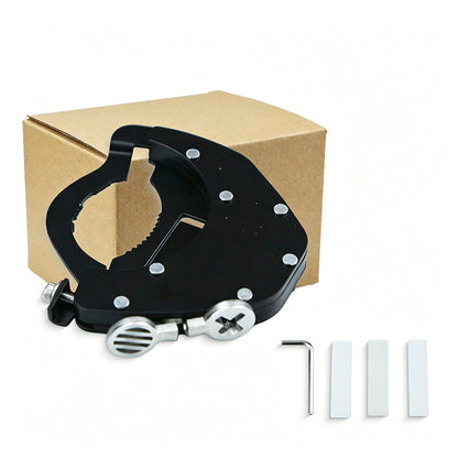 Supporto Meccanico Acceleratore Moto🏍️⚖️🔧 Dispositivo nero 73×38 mm, 147g, crea attrito sulla manopola per ridurre la tensione del polso su strade dritte, con sgancio istantaneo in qualsiasi momento.