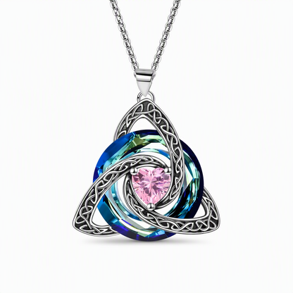 Collana Nodo Celtico con Ciondolo Cuore in Cristallo 💐💎❤️ Metallo in rame delicato non irrita la pelle del collo, il zircone riflette la luce in ogni movimento, la catena regolabile si adatta alla clavicola e si abbina facilmente a ogni outfit quotidiano.